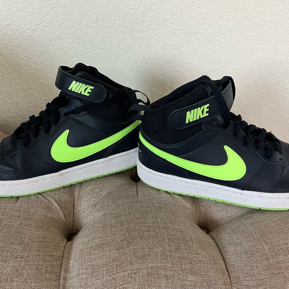 Nike 7YOUTH high top shoes